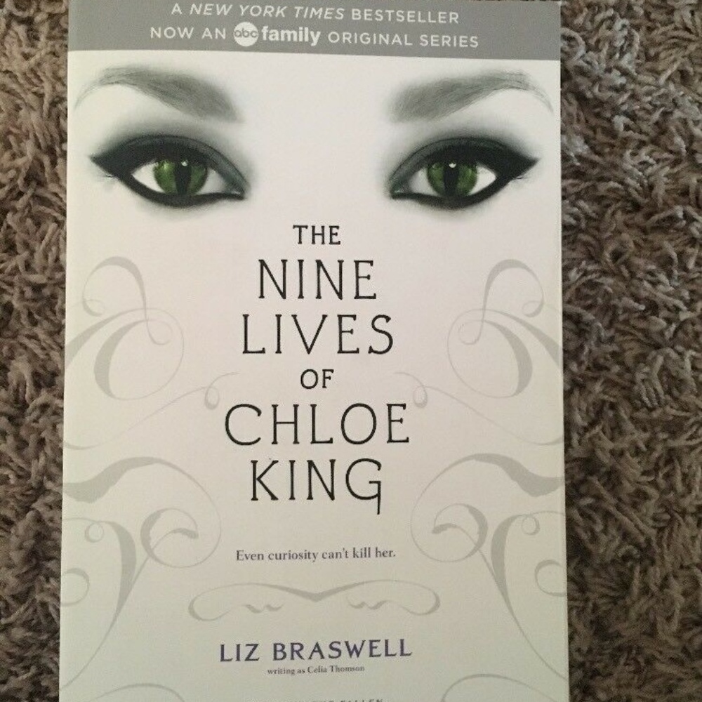 THE NINE LIVES OF CHLOE KING BOOK